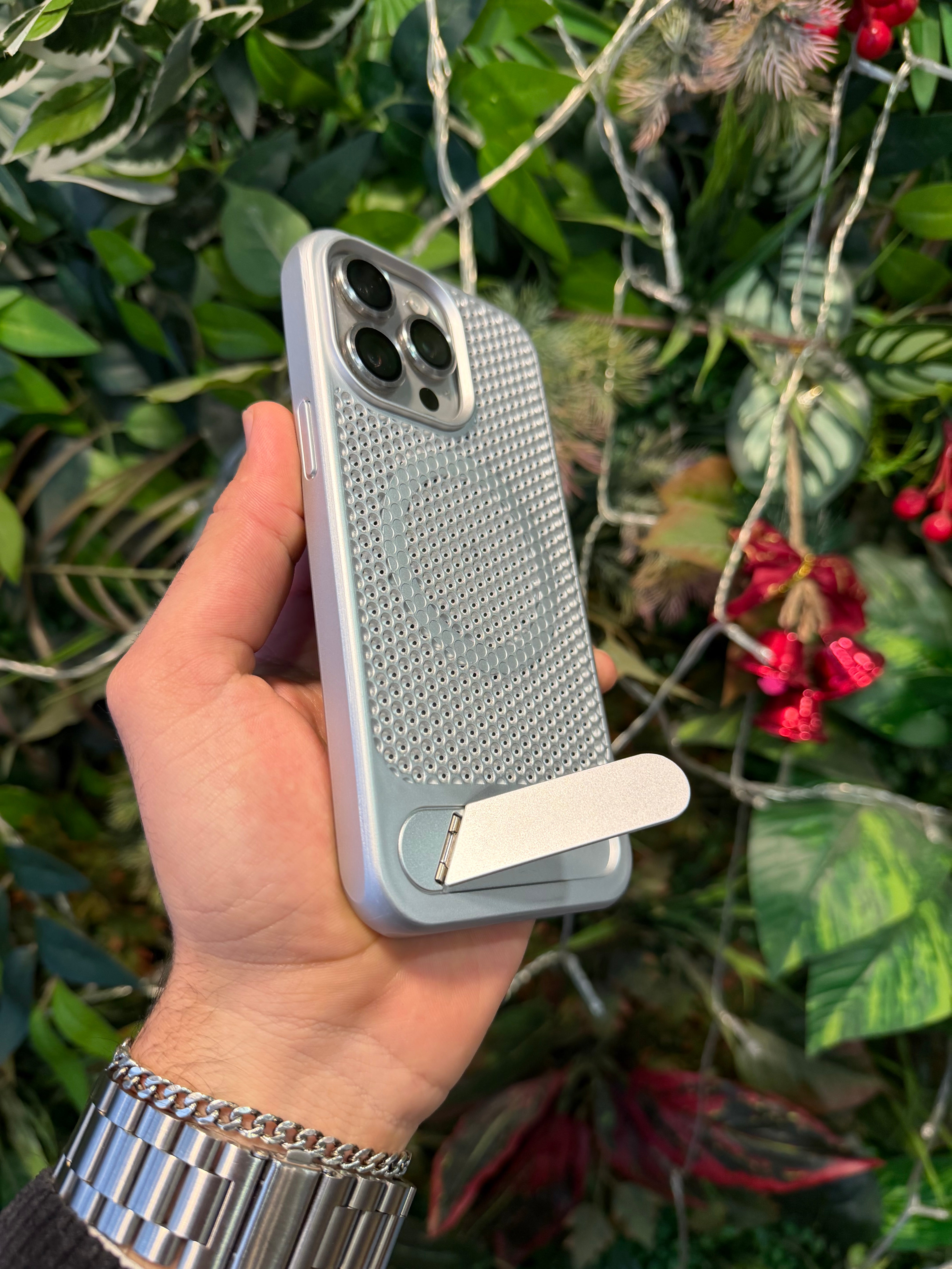 Magsafe Metalik Kılıf Delikli Stantlı
