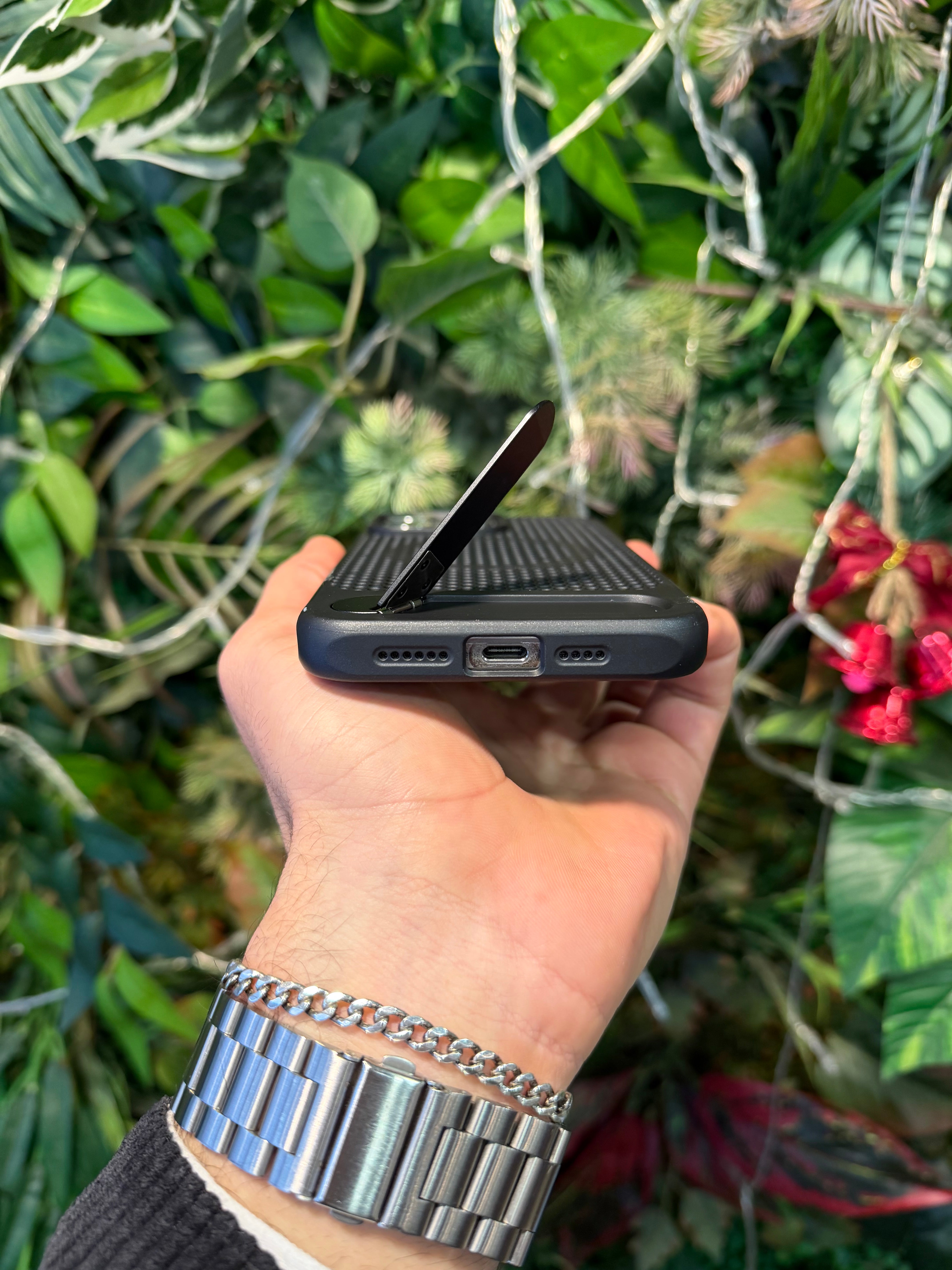 Magsafe Metalik Kılıf Delikli Stantlı